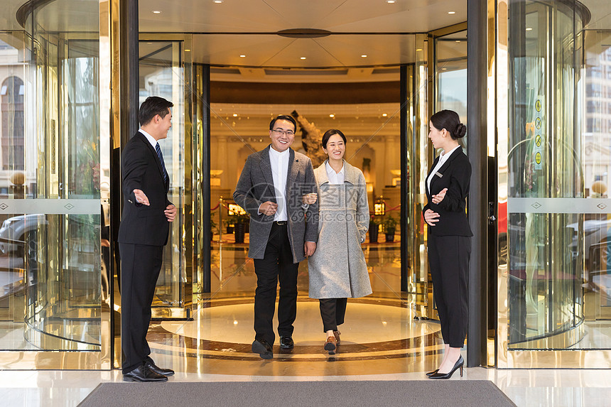 酒店管理服務(wù)人員迎送顧客
